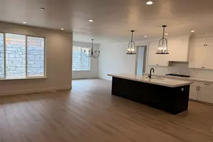 296 E 2050 S, Bountiful, UT 84010 - Photo 10