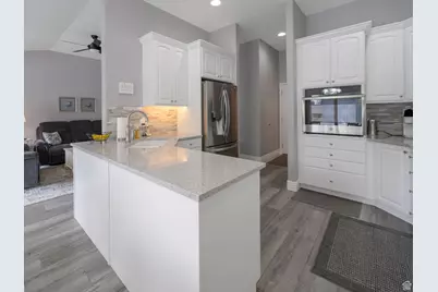 135 E Station St, Sandy, UT 84070 - Photo 8