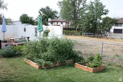 9144 S Peach Blossom Dr, Sandy, UT 84094 - Photo 32