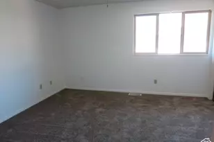 1113 E Country Hills Dr, Ogden, UT 84403 - Photo 14