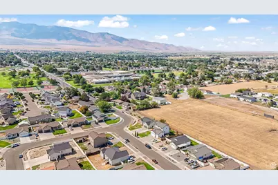 273 E Cherry St, Grantsville, UT 84029 - Photo 6