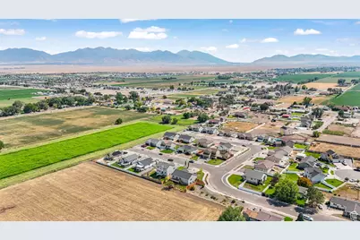 273 E Cherry St, Grantsville, UT 84029 - Photo 4