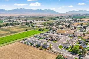 273 E Cherry St, Grantsville, UT 84029 - Photo 4