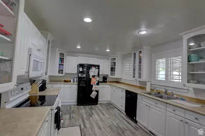 590 N Brook Ave, Tooele, UT 84074 - Photo 8