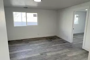 1448 E Estrellita Dr, Sandy, UT 84093 - Photo 20