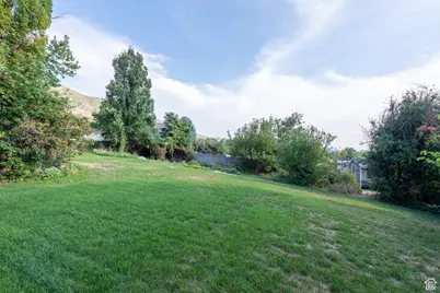 56 E 2050 N, Centerville, UT 84014 - Photo 36