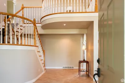 56 E 2050 N, Centerville, UT 84014 - Photo 6