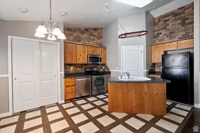 1692 S Willow Creek Cir W, Farmington, UT 84025 - Photo 14