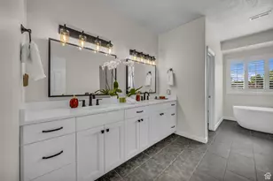 557 E Warm Springs Dr, Kaysville, UT 84037 - Photo 22