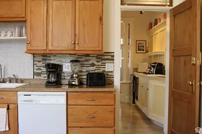 24 W 200 N, Moab, UT 84532 - Photo 8