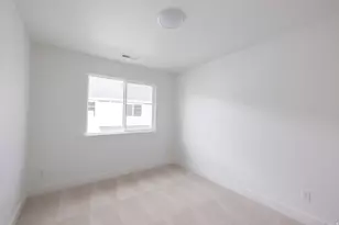 602 W Sungleam Ln, Saratoga Springs, UT 84045 - Photo 8