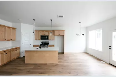 594 W Sungleam Ln #2377, Saratoga Springs, UT 84045 - Photo 2