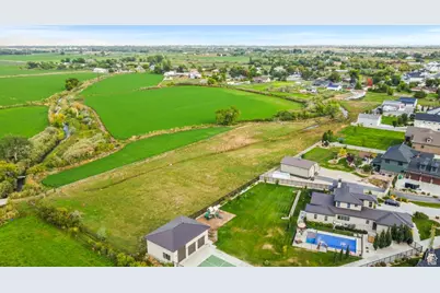 2445 W 200 S, Marriott-Slaterville City, UT 84404 - Photo 10