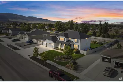 256 W Pear St, Grantsville, UT 84029 - Photo 2