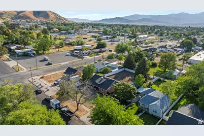 180 S 100 E, Tooele, UT 84074 - Photo 32