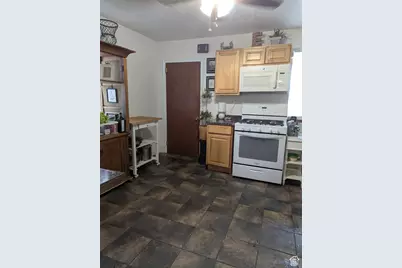 169 Carson Ave, East Carbon, UT 84520 - Photo 8