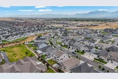 12248 S Croyden Ln W, Herriman, UT 84096 - Photo 4