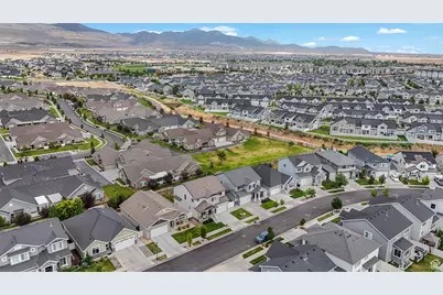 12248 S Croyden Ln W, Herriman, UT 84096 - Photo 6