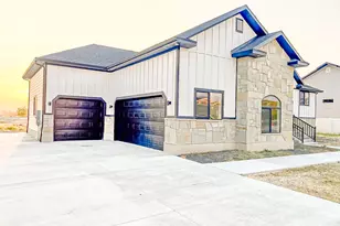 599 S 1325 W, Marriott-Slaterville City, UT 84404 - Photo 2