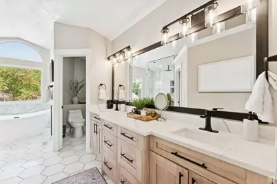 2428 S Scenic Dr E, Salt Lake City, UT 84109 - Photo 32