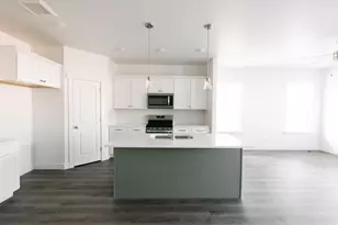 1479 W Skyline Dr, Saratoga Springs, UT 84045 - Photo 2