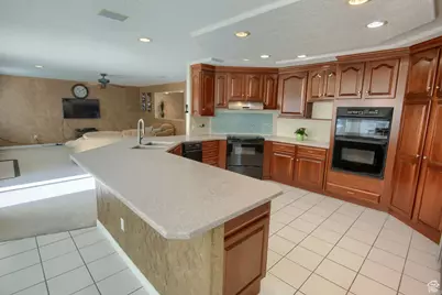 928 E Rocky Mouth Ln, Draper, UT 84020 - Photo 8