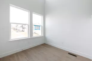 1447 W Skyline Dr, Saratoga Springs, UT 84045 - Photo 2