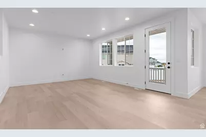 3186 W 2600 N, Clinton, UT 84015 - Photo 8