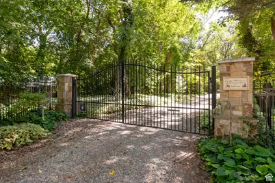 2318 E Walker Ln, Holladay, UT 84117 - Photo 2