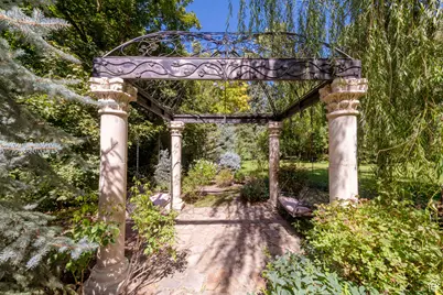 2318 E Walker Ln, Holladay, UT 84117 - Photo 6