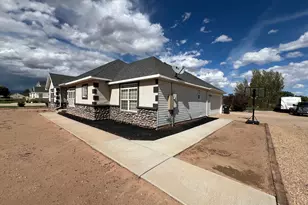 207 S Stonegate Dr, Roosevelt, UT 84066 - Photo 2