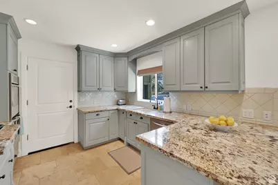 2836 E 5495 S, Holladay, UT 84117 - Photo 6