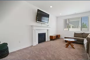 1886 W Red Maple Dr, Syracuse, UT 84075 - Photo 4