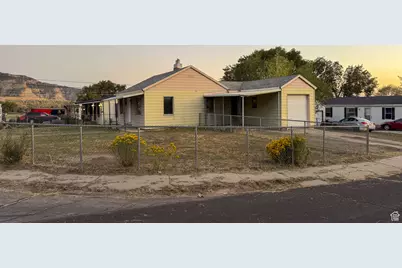 590 Parkway St, East Carbon, UT 84520 - Photo 2