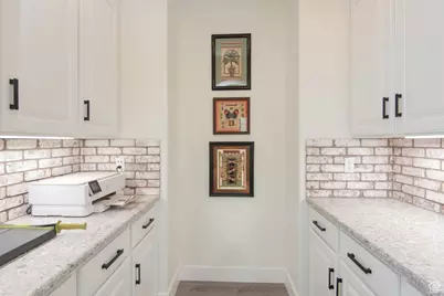 37 N Swift Creek Dr, Layton, UT 84041 - Photo 14