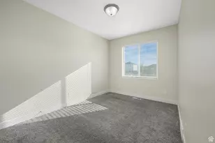 5214 N Folkstone Dr, Eagle Mountain, UT 84005 - Photo 10