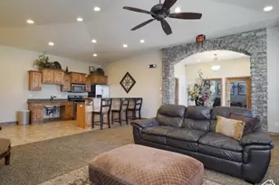 917 S Main St, Layton, UT 84041 - Photo 1