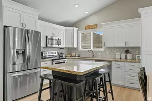 2559 E Cupecoy Dr, Cottonwood Heights, UT 84121 - Photo 10