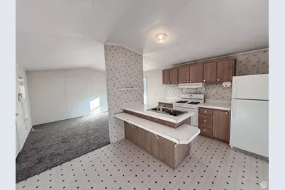 75 W 250 N #37, Clearfield, UT 84015 - Photo 4