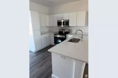 1334 E Lone Rock View Dr, Big Water, UT 84741 - Photo 1