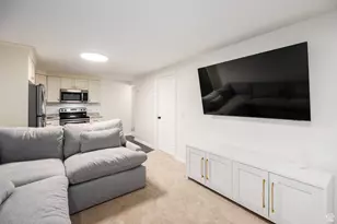 10557 S Primrose Dr, Sandy, UT 84094 - Photo 6