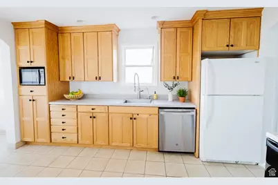 8544 S 300 E, Sandy, UT 84070 - Photo 2