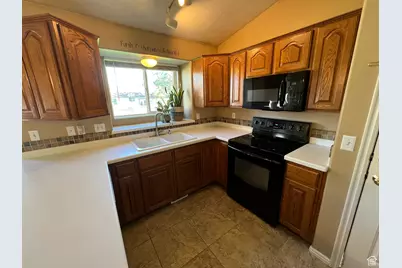 5644 S 4075 W, Roy, UT 84067 - Photo 8