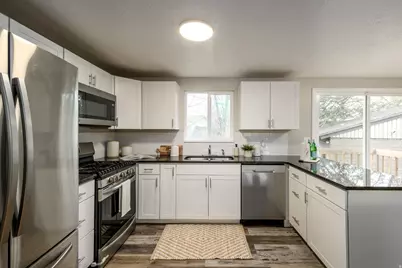 199 E Lynn Cir S, Sandy, UT 84070 - Photo 12