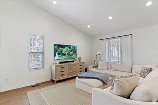 951 Centerville Commons Way, Centerville, UT 84014 - Photo 4