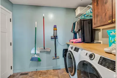 93 E Park Dr, Elk Ridge, UT 84651 - Photo 18