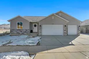 3714 N Daffodil Dr, Eagle Mountain, UT 84005 - Photo 2