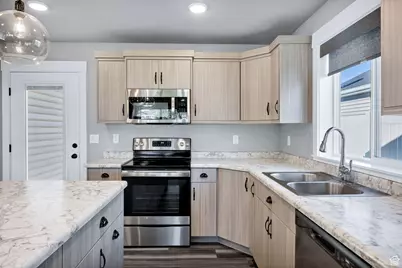 967 W 820 N, Tremonton, UT 84337 - Photo 10