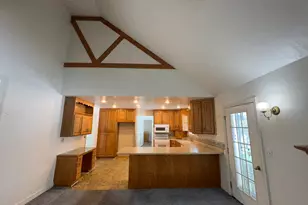 5882 S Meadowcrest Dr, Murray, UT 84107 - Photo 8