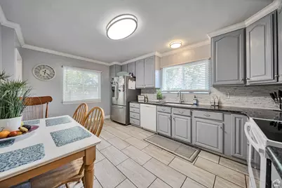 5946 S Highland Dr E, Holladay, UT 84121 - Photo 6